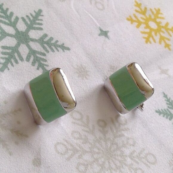 Avon Earrings - Picture 2 of 4